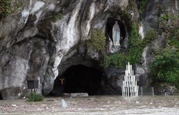 A flood covers Lourdes, 2012